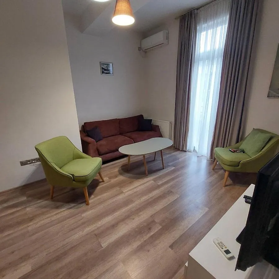 Apartment In Tbilisi “Green Budapest “ 0*,